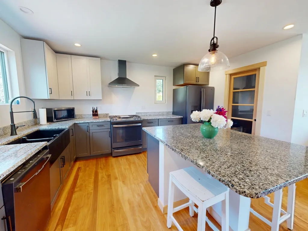 20 Sailors Way Vinalhaven ME 04863