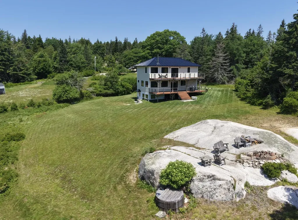 20 Sailors Way Vinalhaven ME 04863