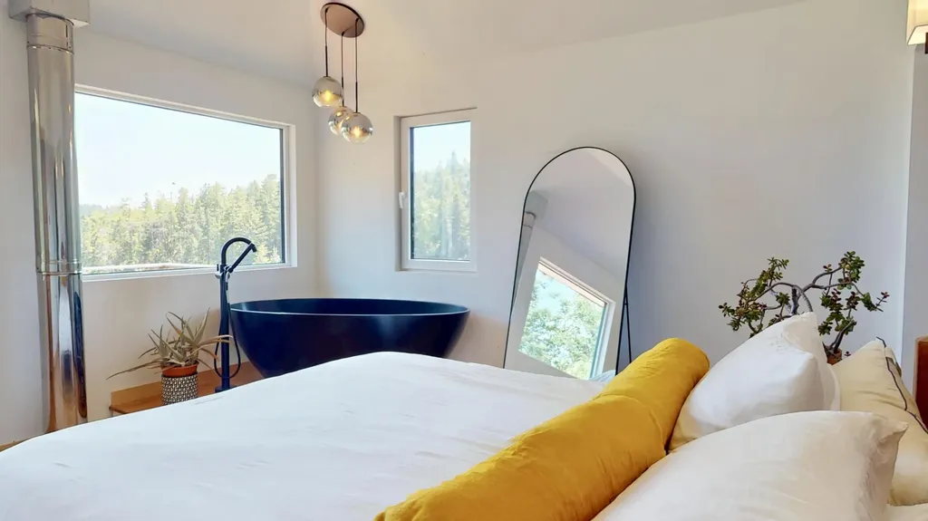 20 Sailors Way Vinalhaven ME 04863