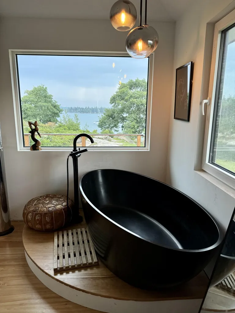20 Sailors Way Vinalhaven ME 04863