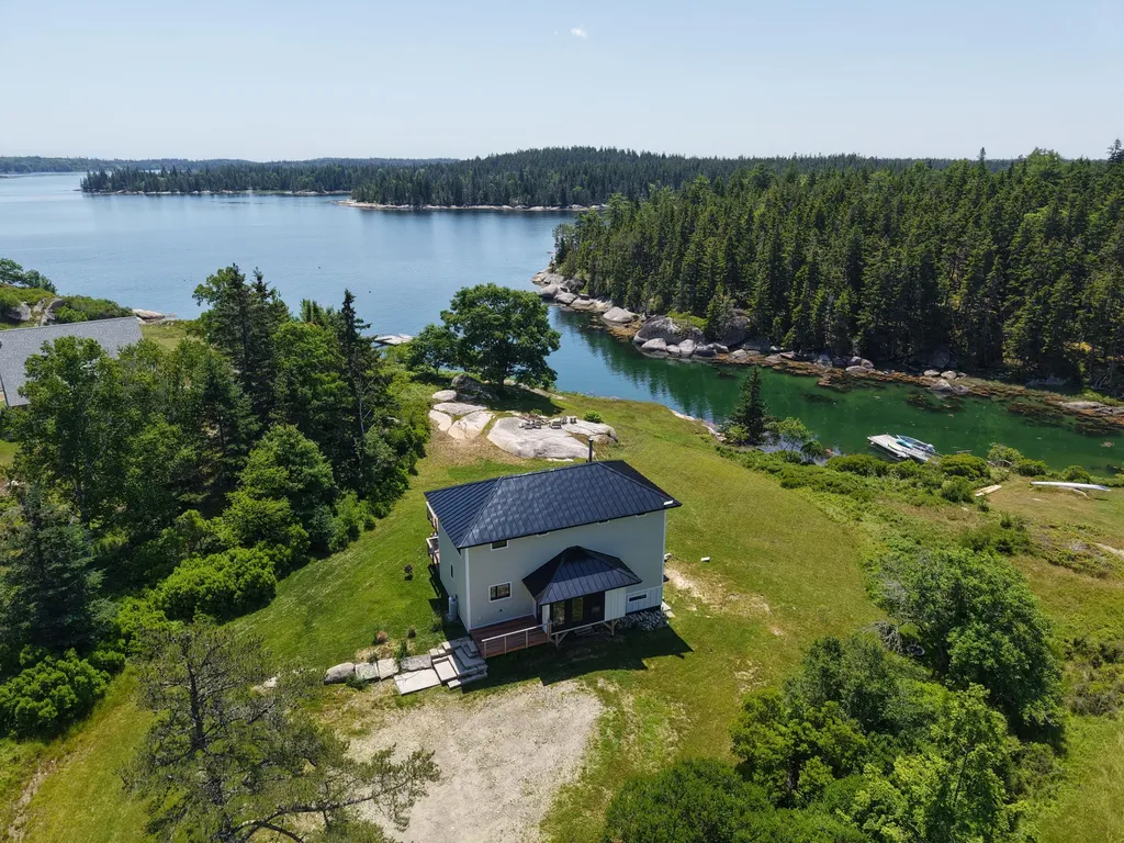 20 Sailors Way Vinalhaven ME 04863