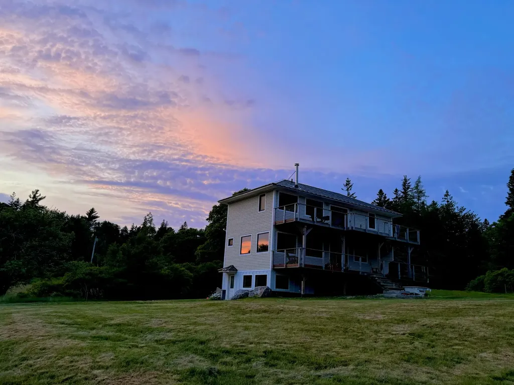20 Sailors Way Vinalhaven ME 04863