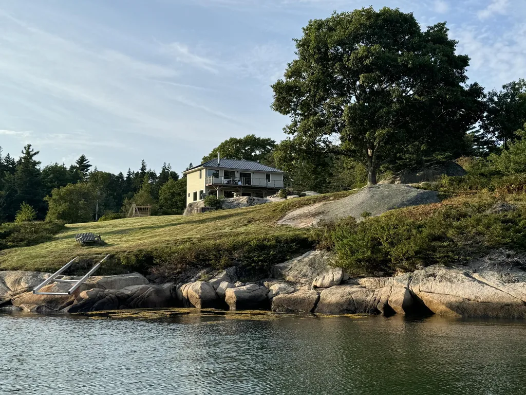 20 Sailors Way Vinalhaven ME 04863