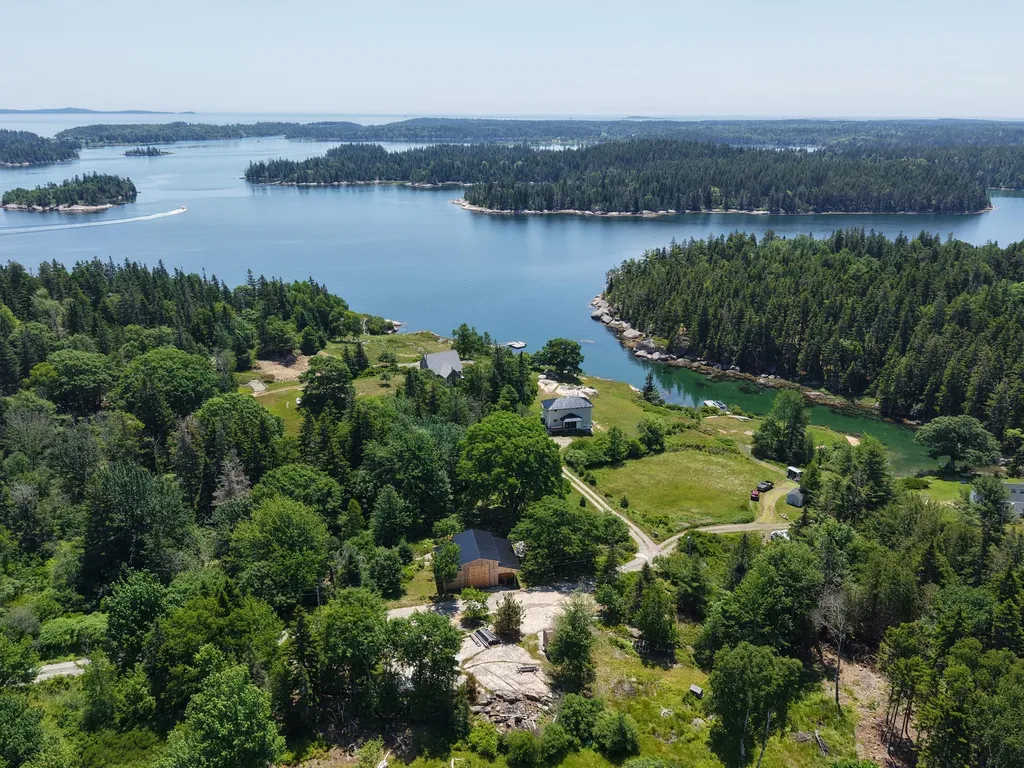 20 Sailors Way Vinalhaven ME 04863