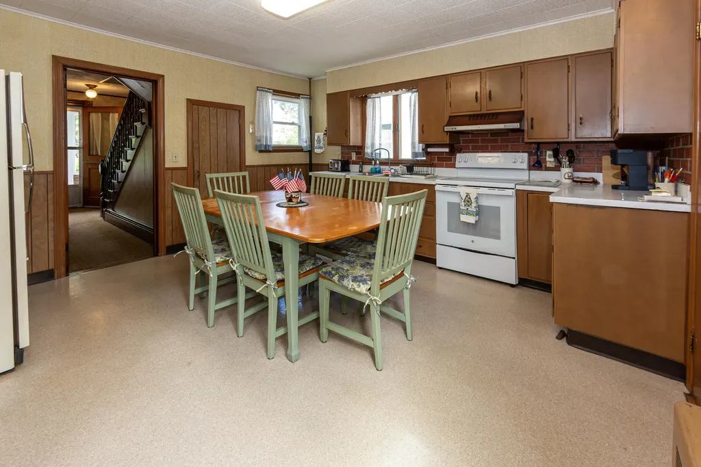 122 Ledgelawn Avenue Bar Harbor ME 04609