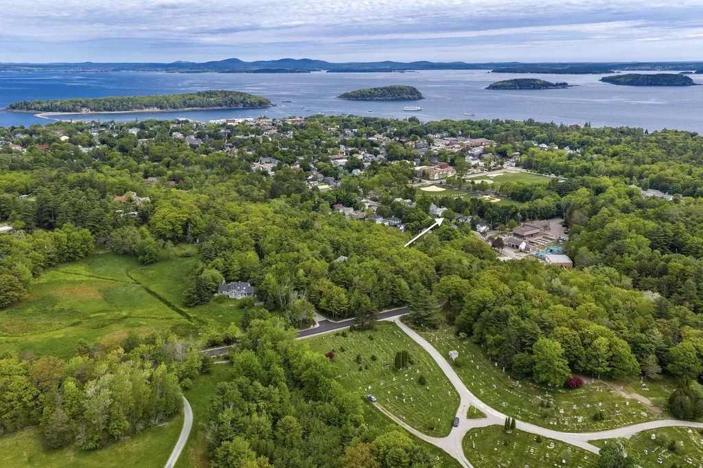 122 Ledgelawn Avenue Bar Harbor ME 04609