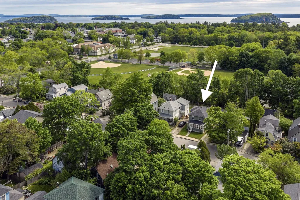 122 Ledgelawn Avenue Bar Harbor ME 04609