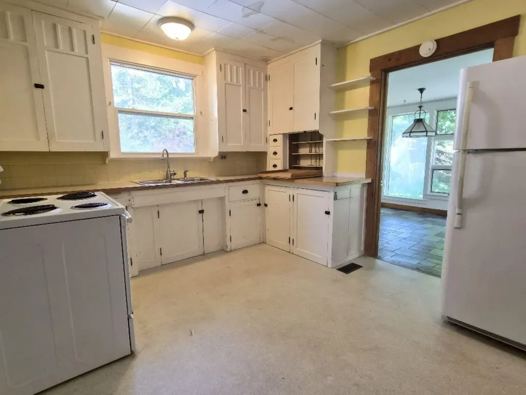 113 Greenwood Avenue Farmington ME 04938