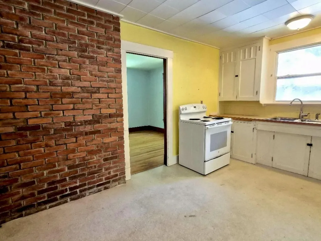 113 Greenwood Avenue Farmington ME 04938