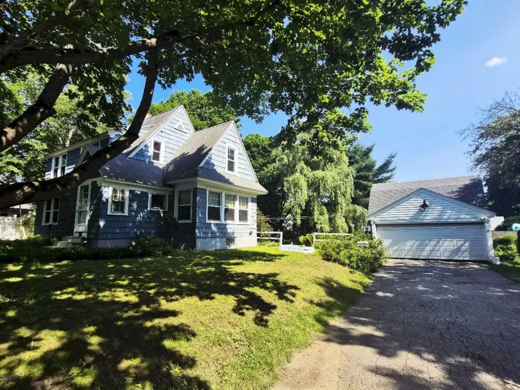 113 Greenwood Avenue Farmington ME 04938