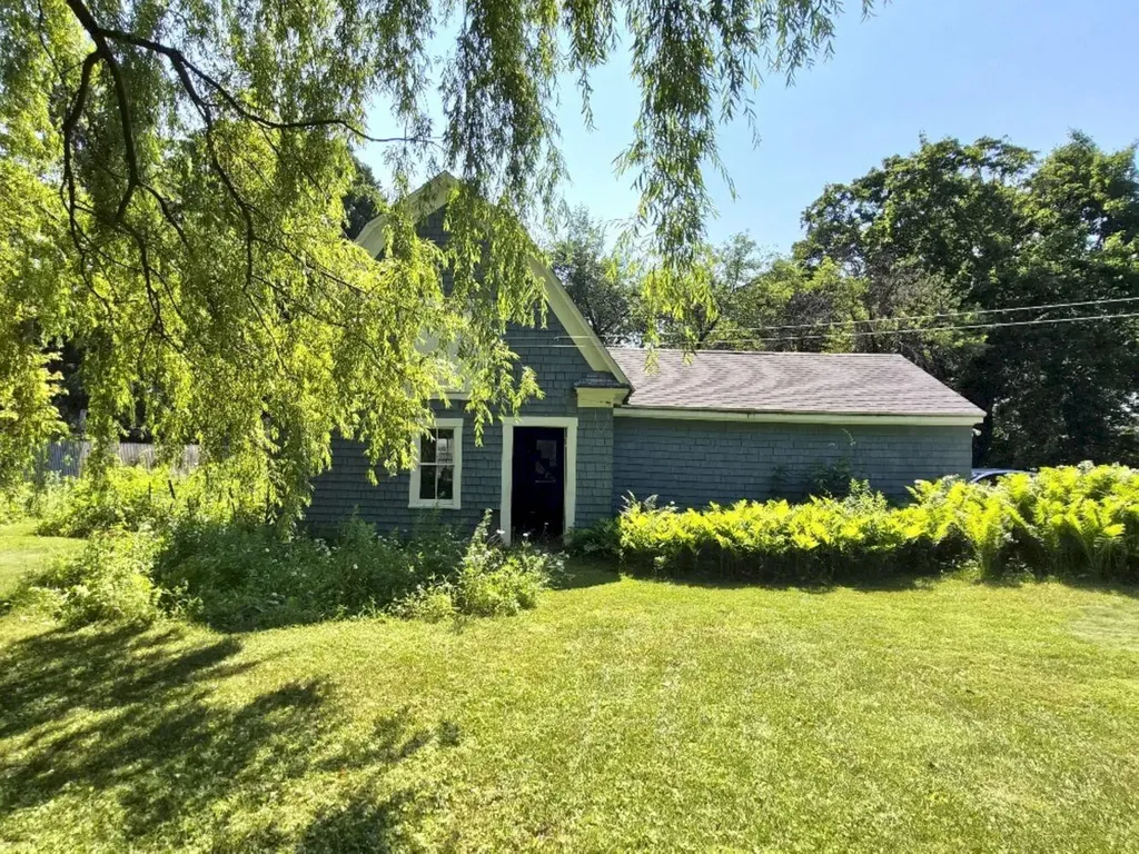 113 Greenwood Avenue Farmington ME 04938