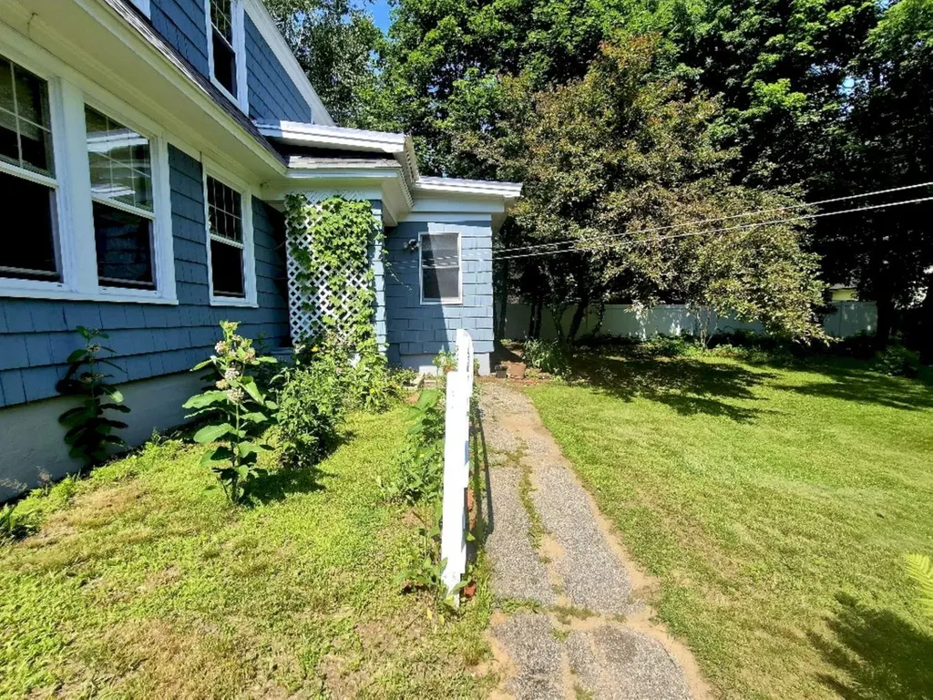 113 Greenwood Avenue Farmington ME 04938