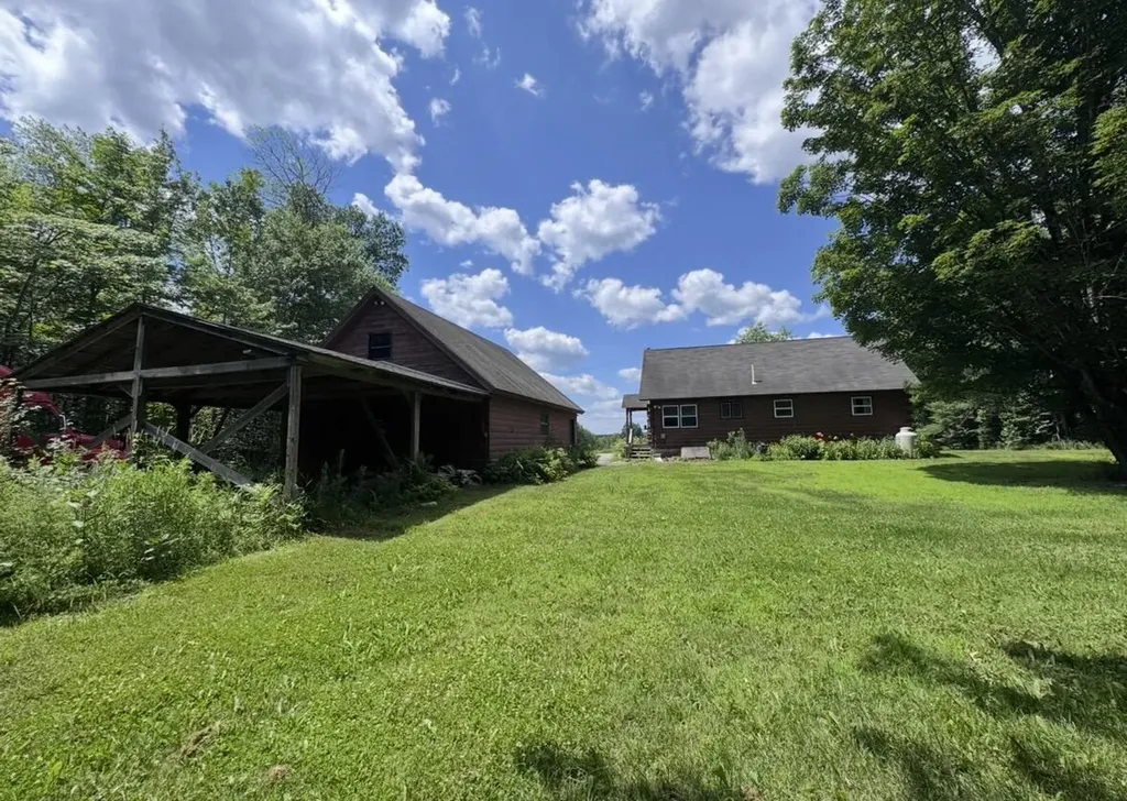 723 Middle Road Bradford ME 04410