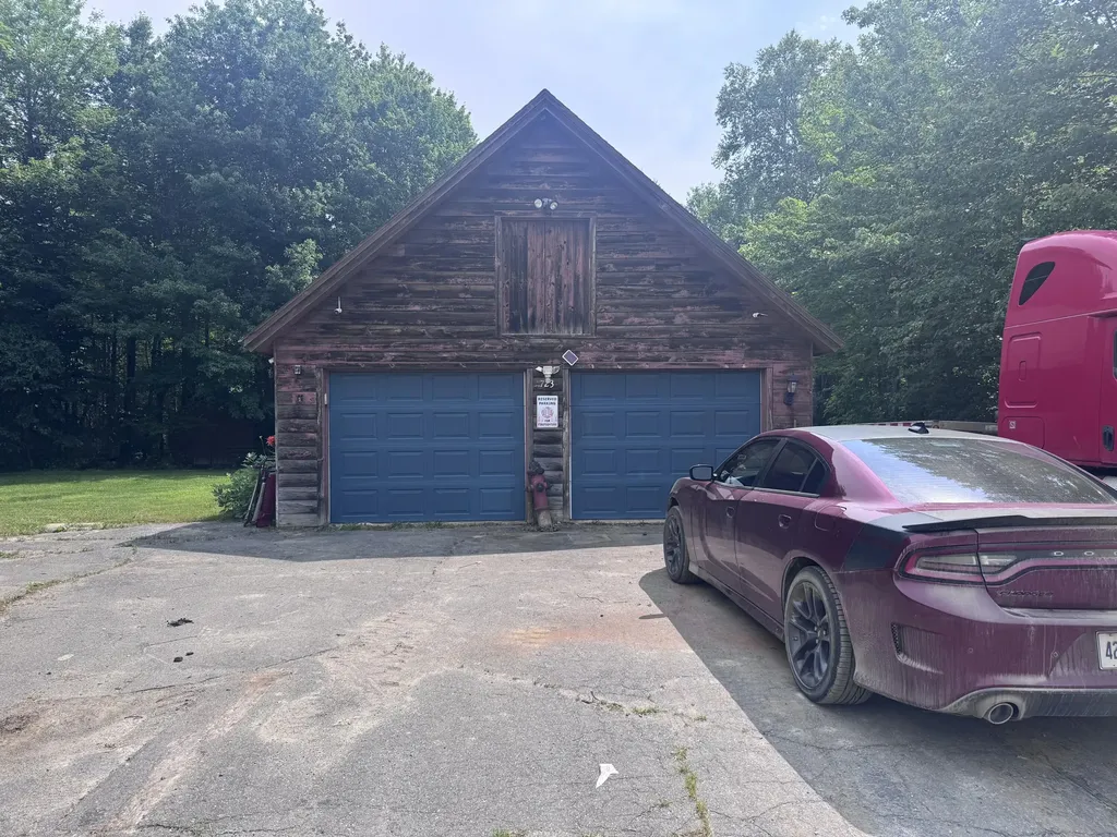 723 Middle Road Bradford ME 04410