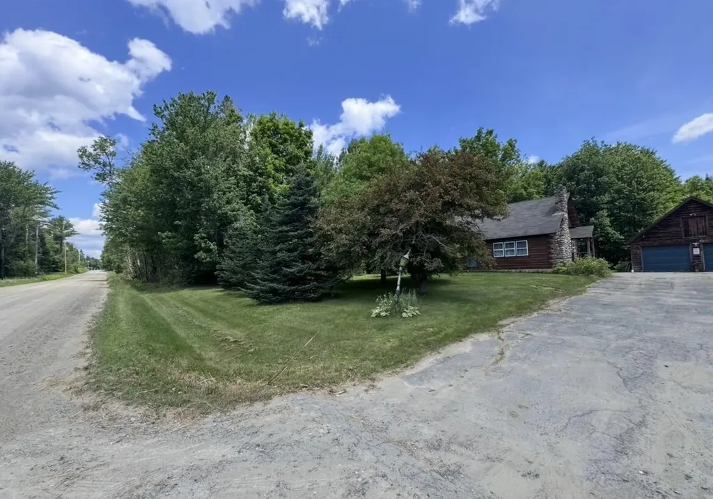 723 Middle Road Bradford ME 04410