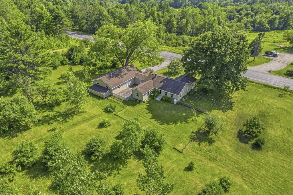 761 Gardiner Road Wiscasset ME 04578