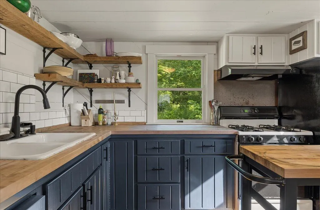 370 Carroll Road Union ME 04862