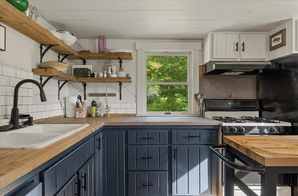 370 Carroll Road Union ME 04862