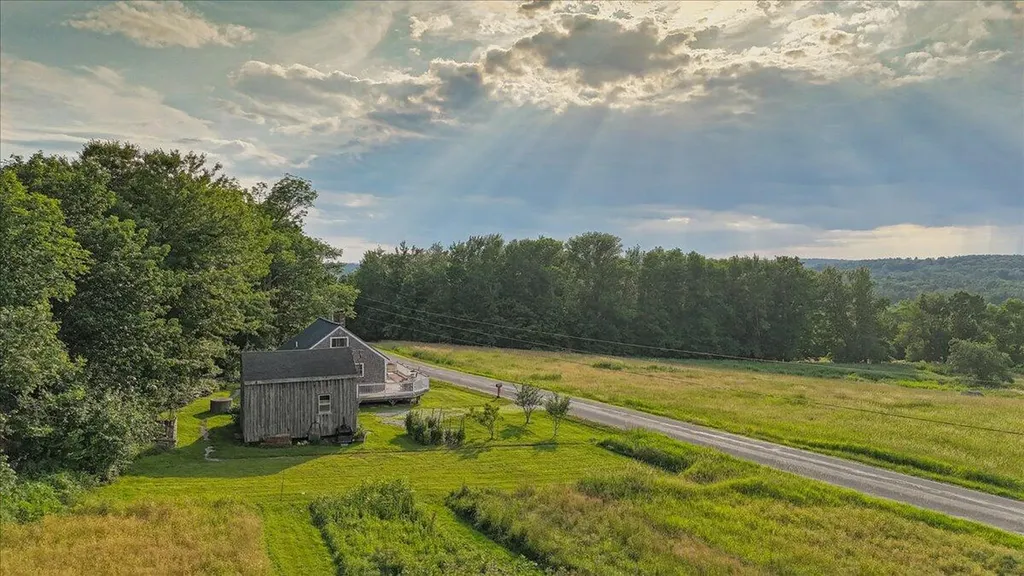 370 Carroll Road Union ME 04862