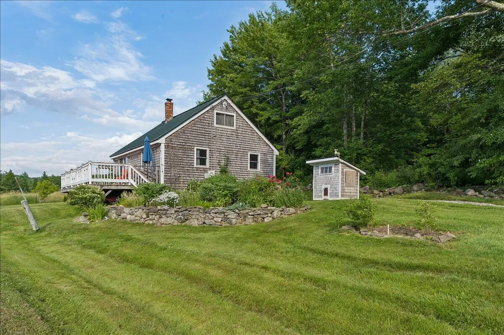 370 Carroll Road Union ME 04862