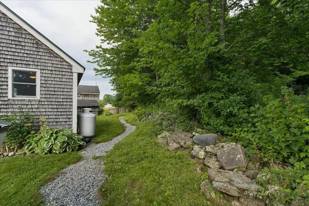 370 Carroll Road Union ME 04862