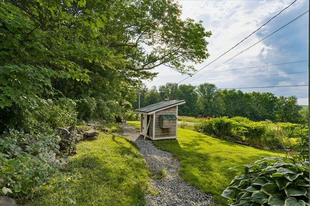 370 Carroll Road Union ME 04862