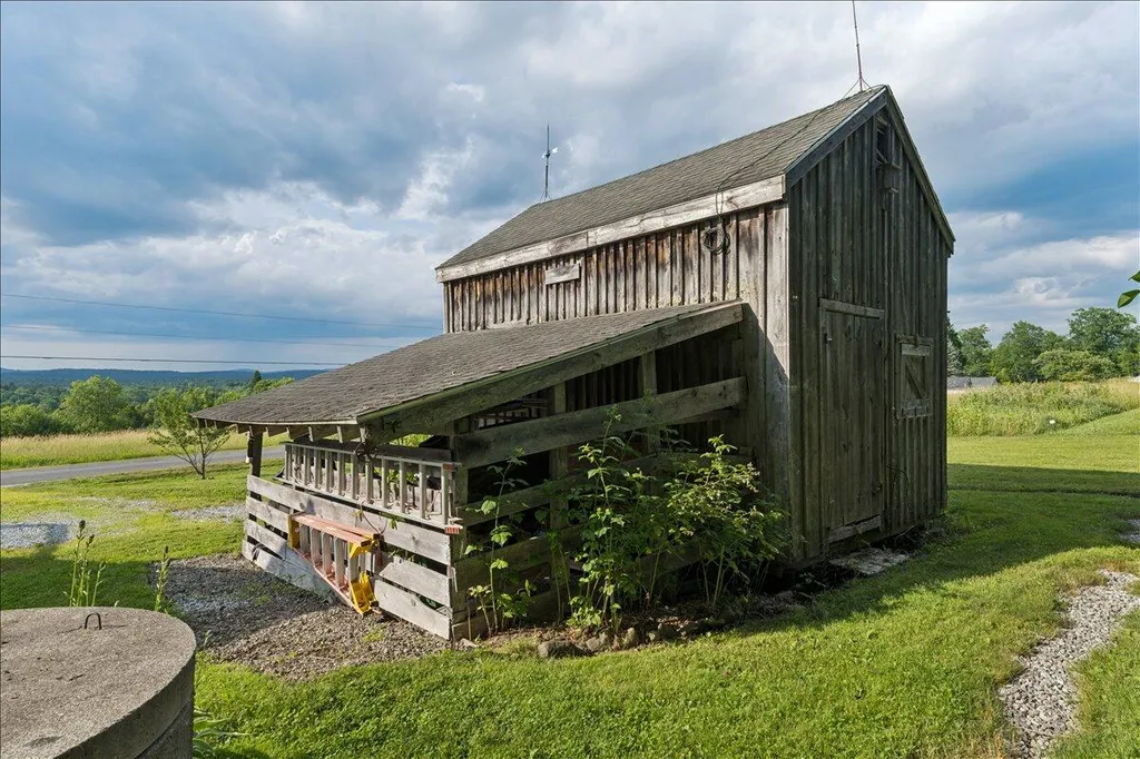 370 Carroll Road Union ME 04862