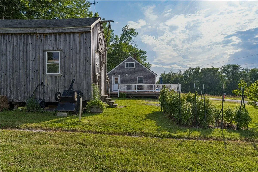 370 Carroll Road Union ME 04862