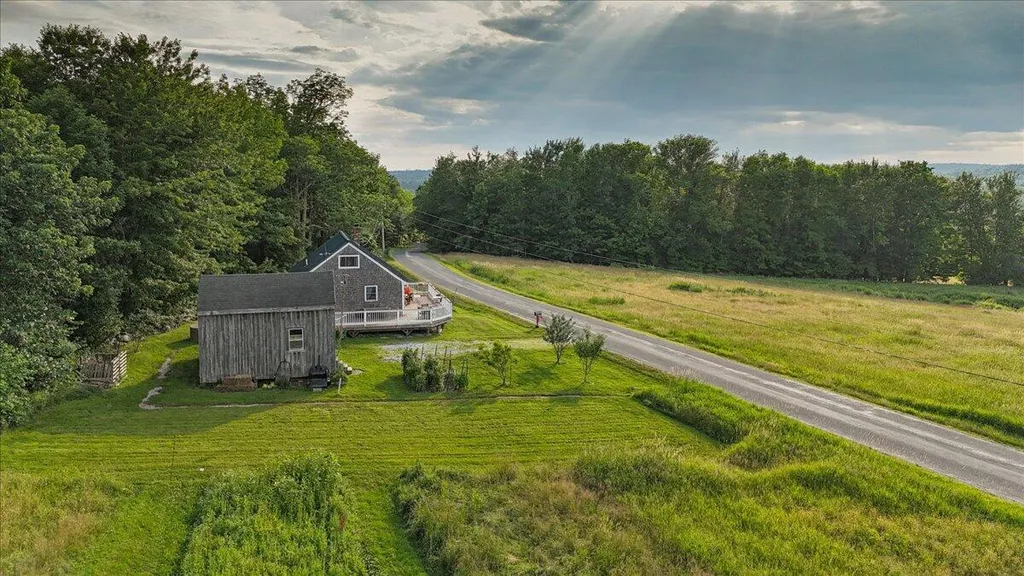 370 Carroll Road Union ME 04862