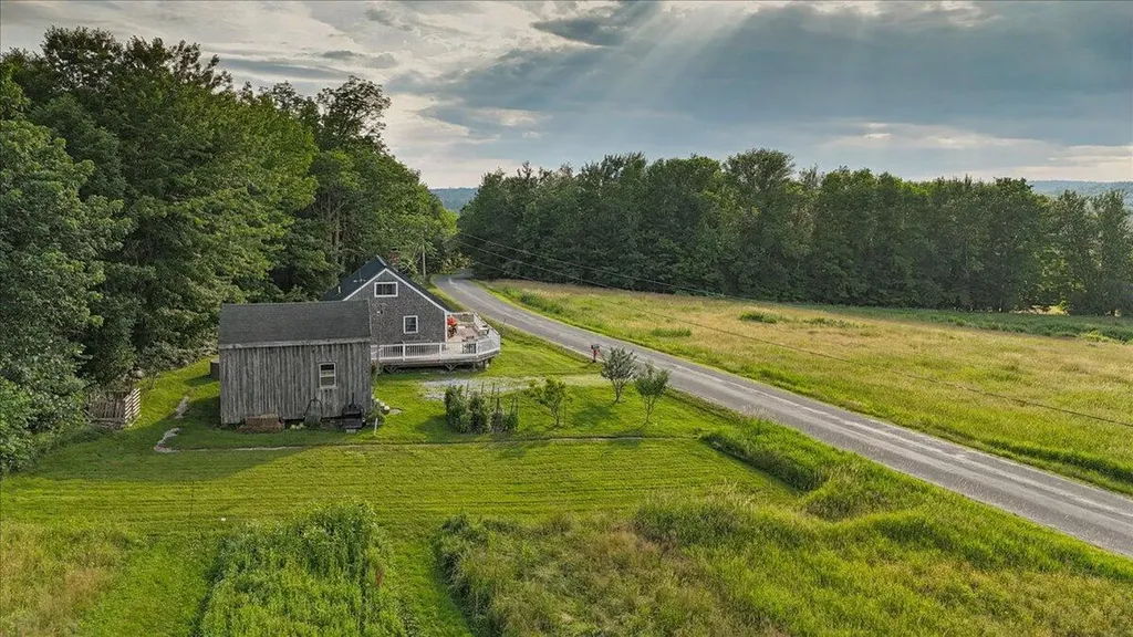 370 Carroll Road Union ME 04862