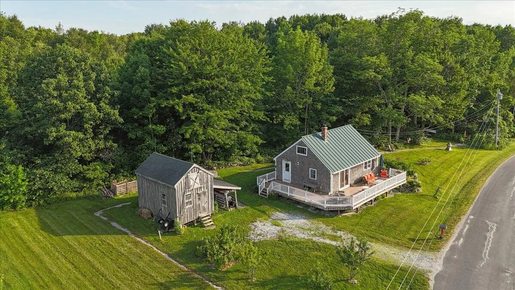 370 Carroll Road Union ME 04862