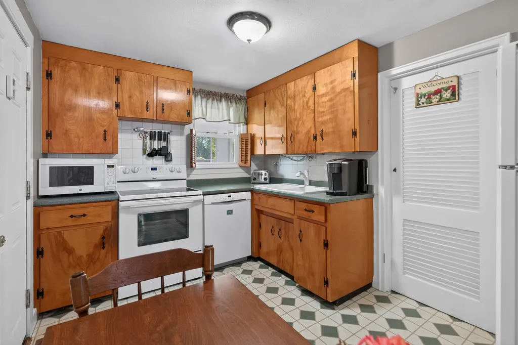 15 Brewster Street Bangor ME 04401