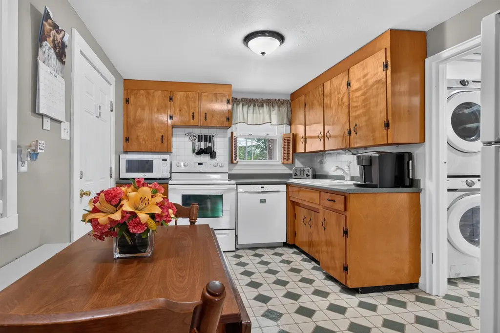 15 Brewster Street Bangor ME 04401