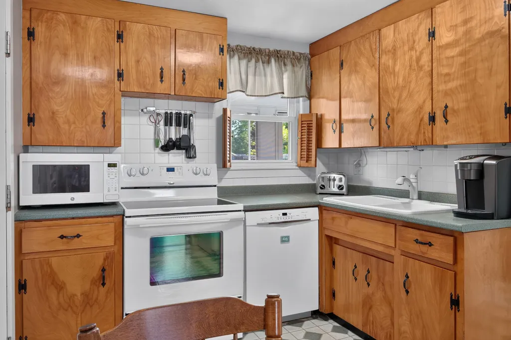 15 Brewster Street Bangor ME 04401