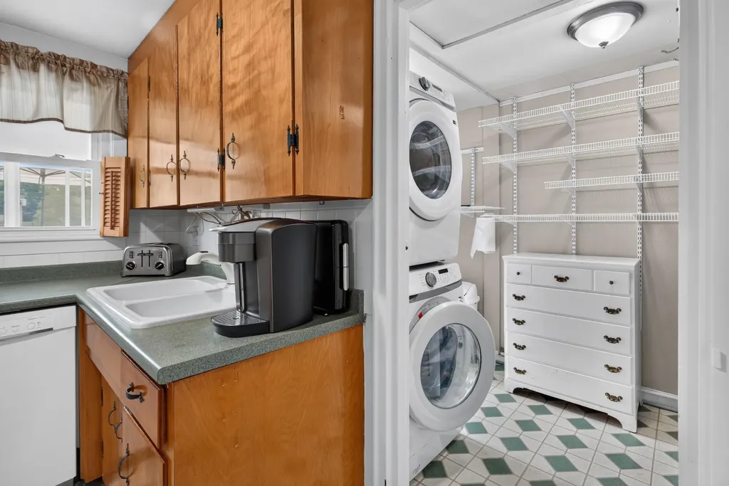 15 Brewster Street Bangor ME 04401