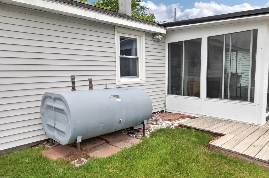 15 Brewster Street Bangor ME 04401