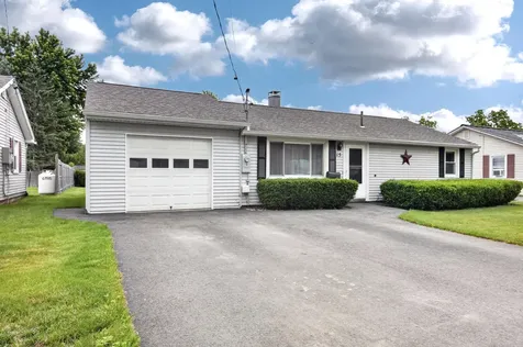 15 Brewster Street Bangor ME 04401