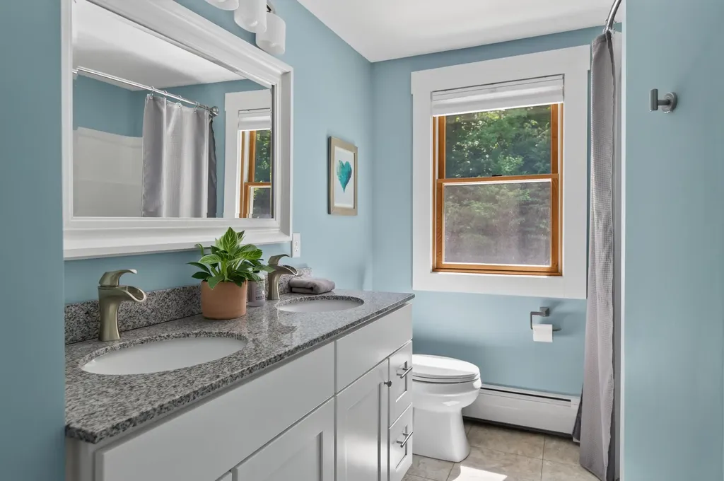 91 Bowdoin Street Yarmouth ME 04096