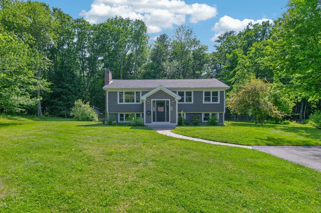 91 Bowdoin Street Yarmouth ME 04096