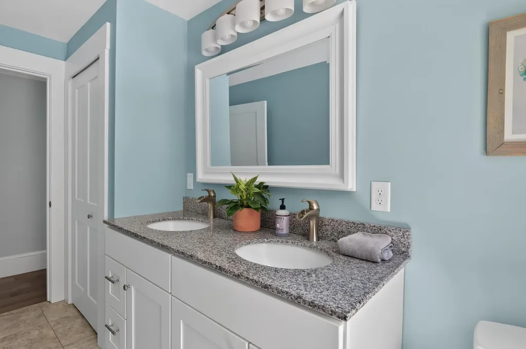 91 Bowdoin Street Yarmouth ME 04096