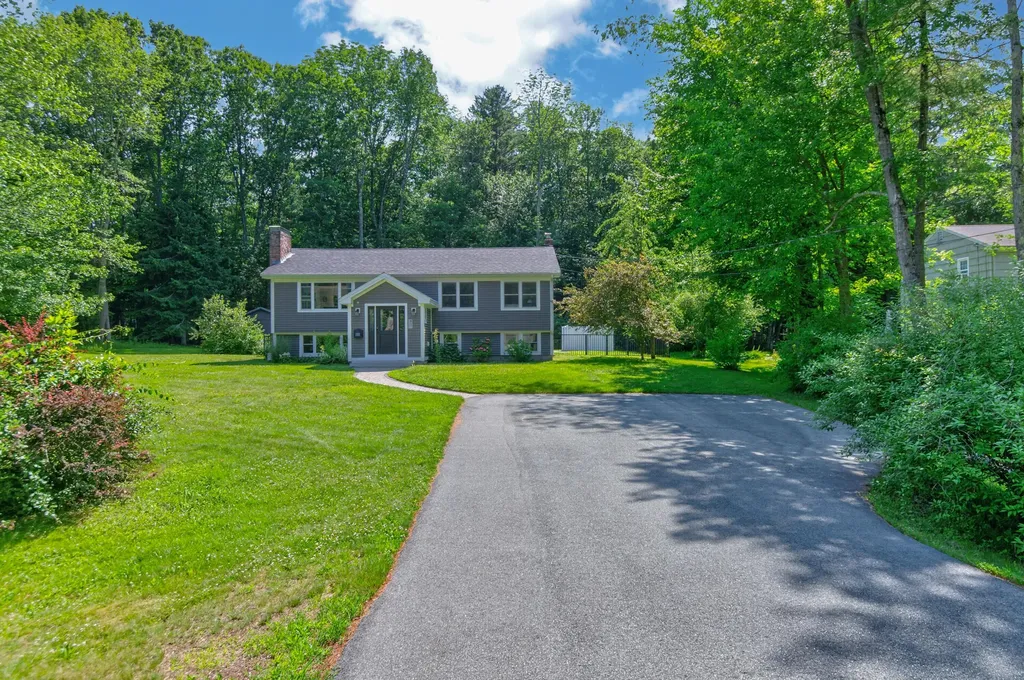 91 Bowdoin Street Yarmouth ME 04096