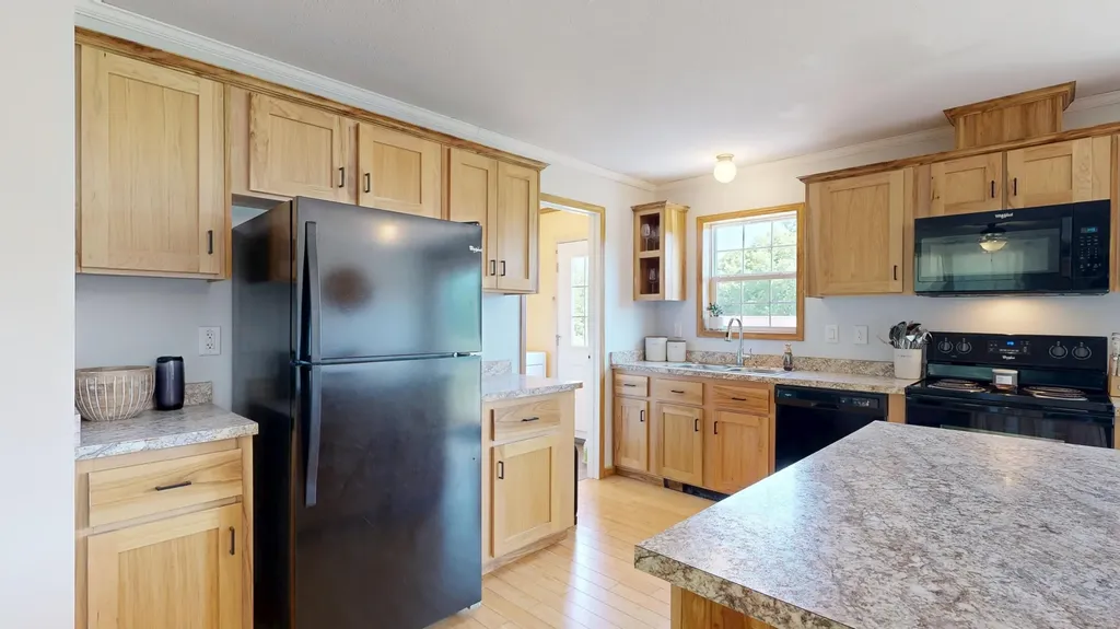 67 Senott Road Whitefield ME 04353