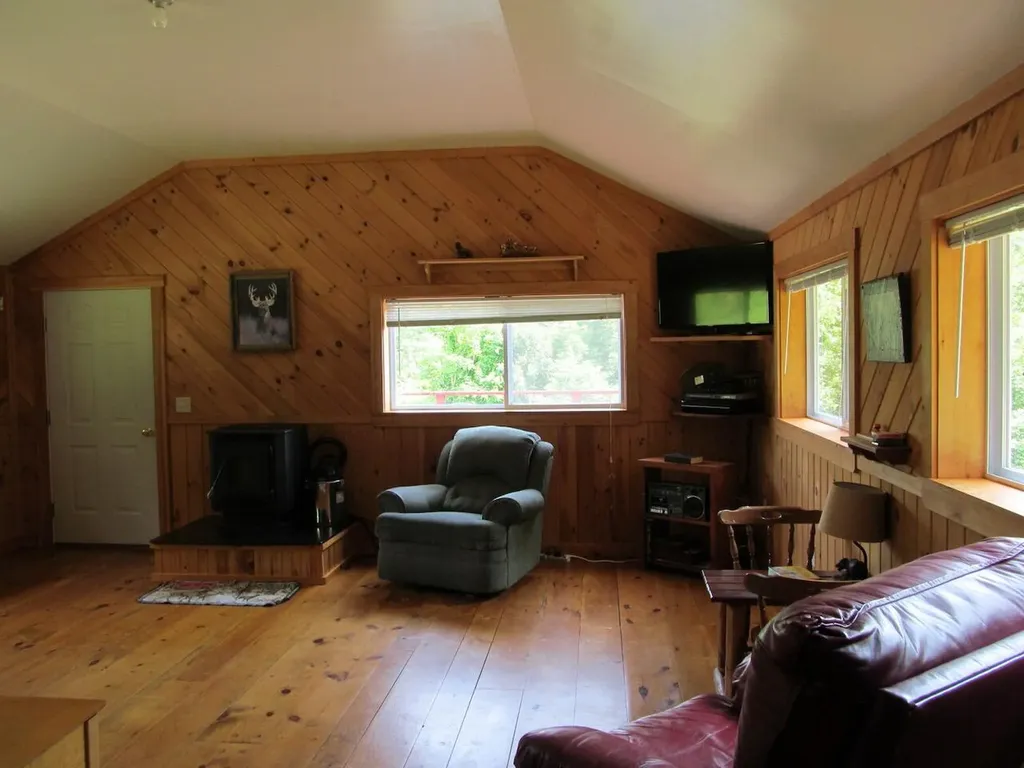 101 Thurlow Drive Hartford ME 04220