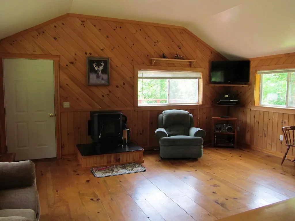 101 Thurlow Drive Hartford ME 04220