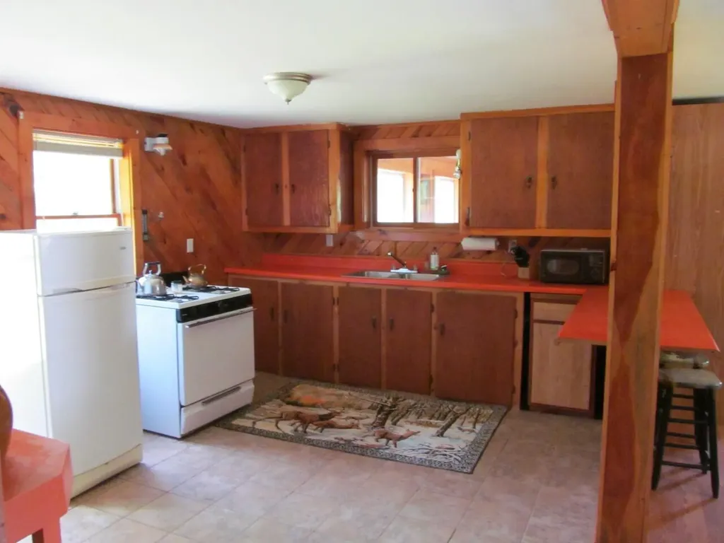 101 Thurlow Drive Hartford ME 04220