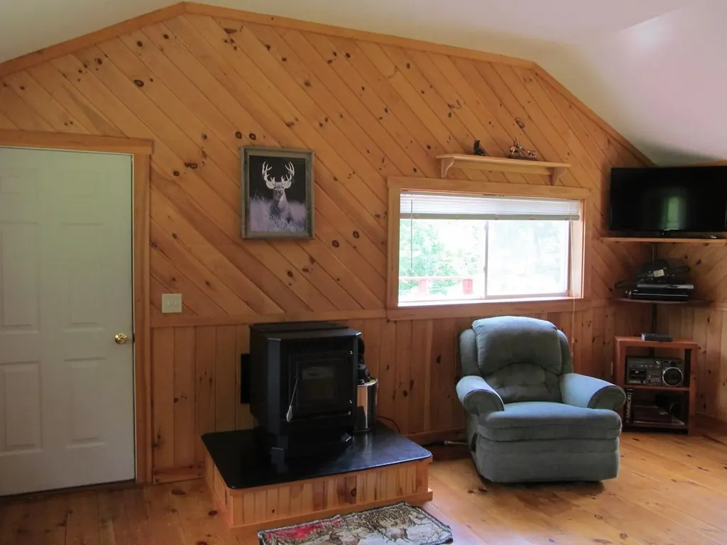 101 Thurlow Drive Hartford ME 04220