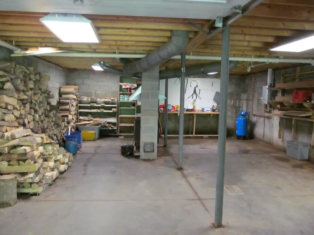 101 Thurlow Drive Hartford ME 04220