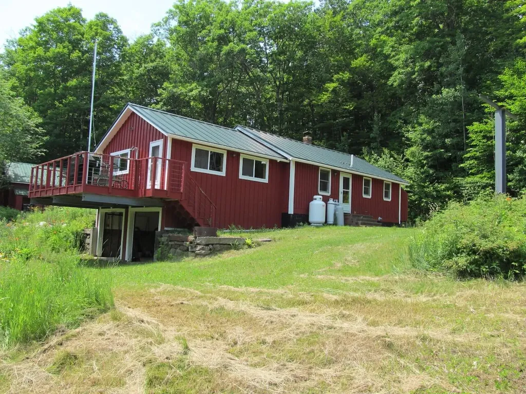 101 Thurlow Drive Hartford ME 04220