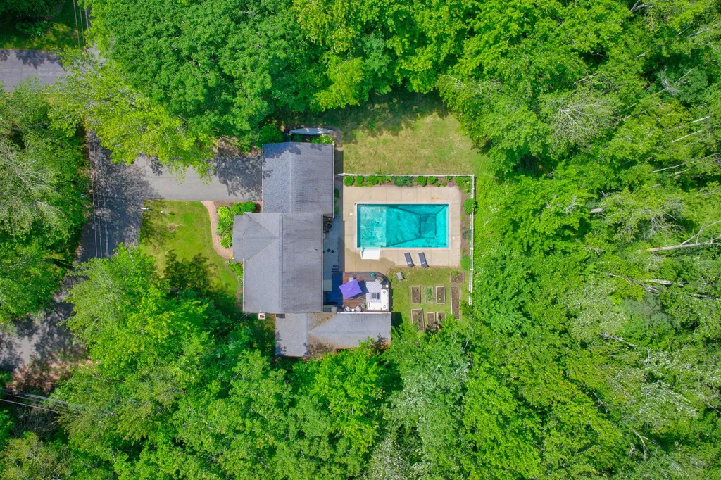 6 Surrey Lane Cumberland ME 04110
