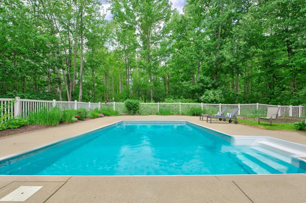 6 Surrey Lane Cumberland ME 04110